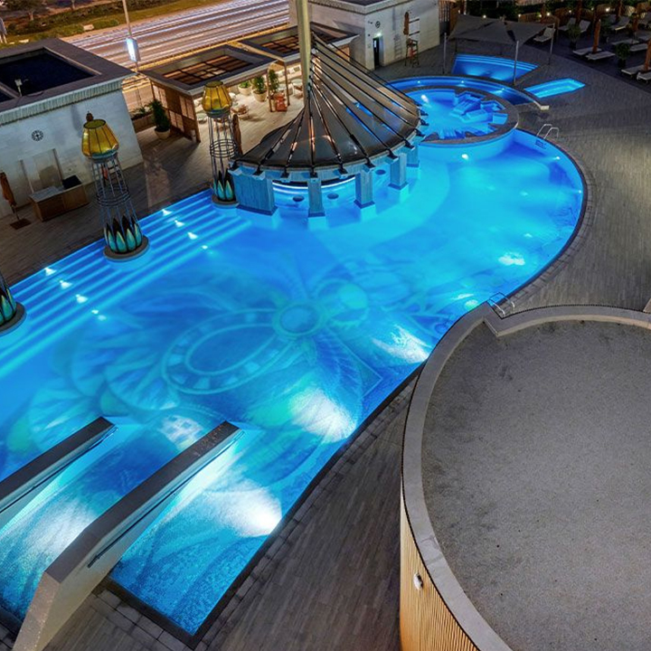 תאורת בריכה